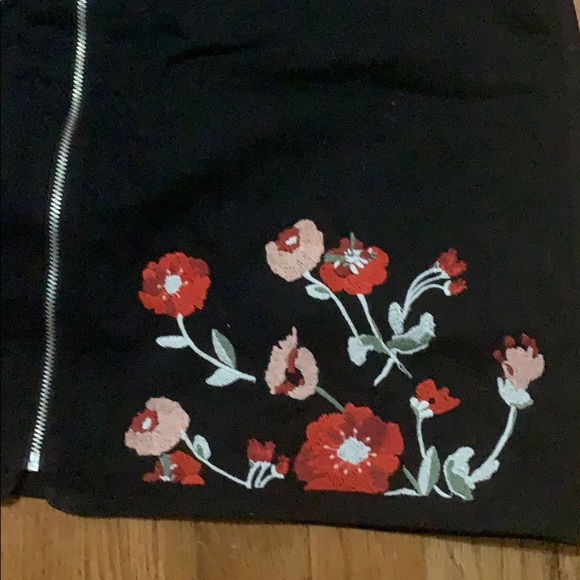 Loft embroidered skirt - Picture 3 of 3